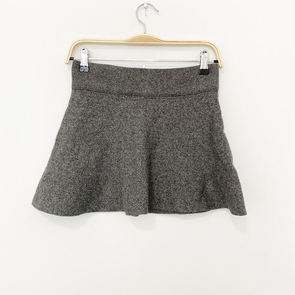Aritzia Talula Gray Knit Mini Skirt Size Small - Picture 1 of 4